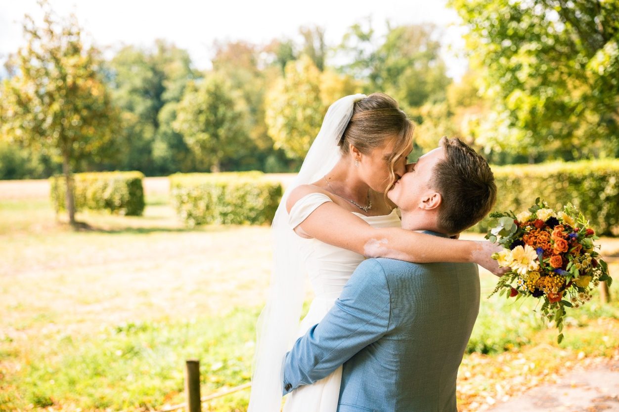 Laura & Maximilian während ihrer Hochzeitsreportage in Ludwigsburg
