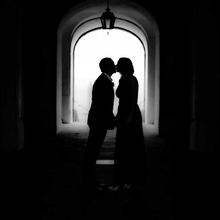 Brautpaar bei der Hochzeit in einer der schönsten Hochzeitslocations in Stuttgart – romantische Kulisse für unvergessliche Fotos