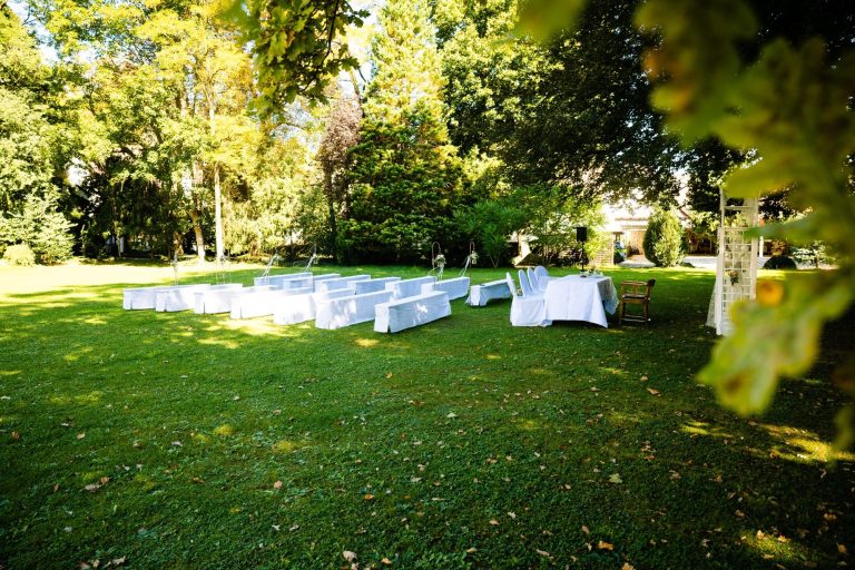 Die Trauung ist kurz bevor Hochzeitstrauung bei Ludwigsburg