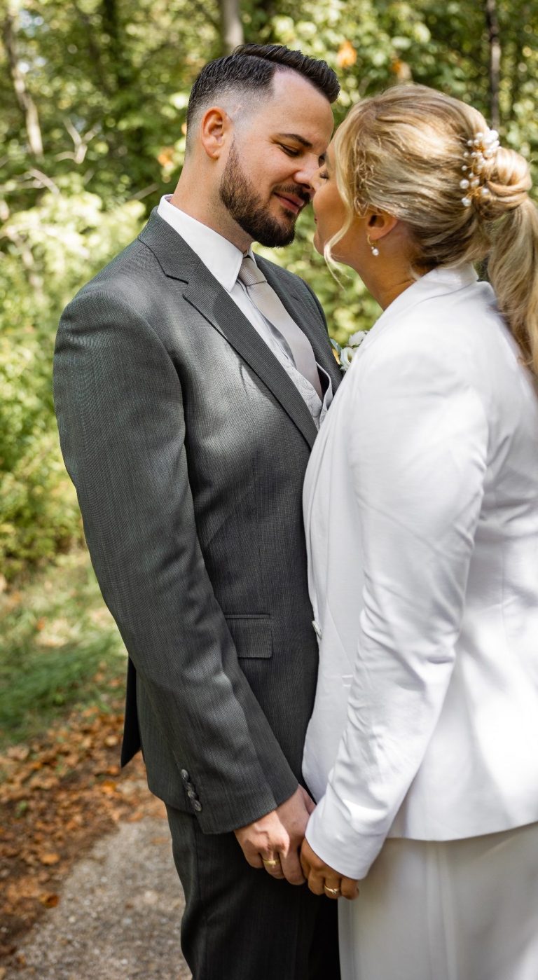 Gloria & Samuel lieben sich Tiefer Emotionaler Moment in der Region Heilbronn vom Brautpaar - Hochzeitsfotografie