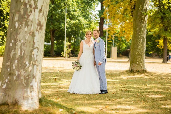Hochzeit Marbach – Brautpaar im Park bei Stuttgart Brautpaar im Park bei Marbach nahe Stuttgart.