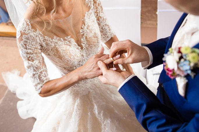 Hochzeit Leonberg – Ringtausch während der Trauung Ringtausch bei der Hochzeit in Leonberg