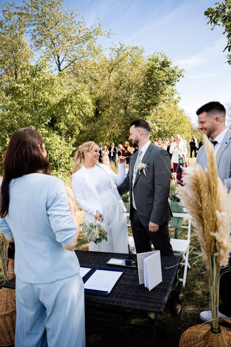 Authentisch und echtes Bild von Gloria & Samuel Echtes authentisches Hochzeitsbild vom Hochzeitsfotograf aus Heilbronn