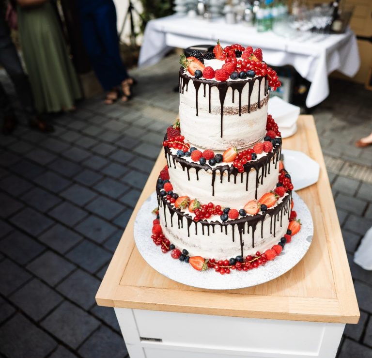 Wunderschönes Bild von der Hochzeitstorte in Ludwigsburg