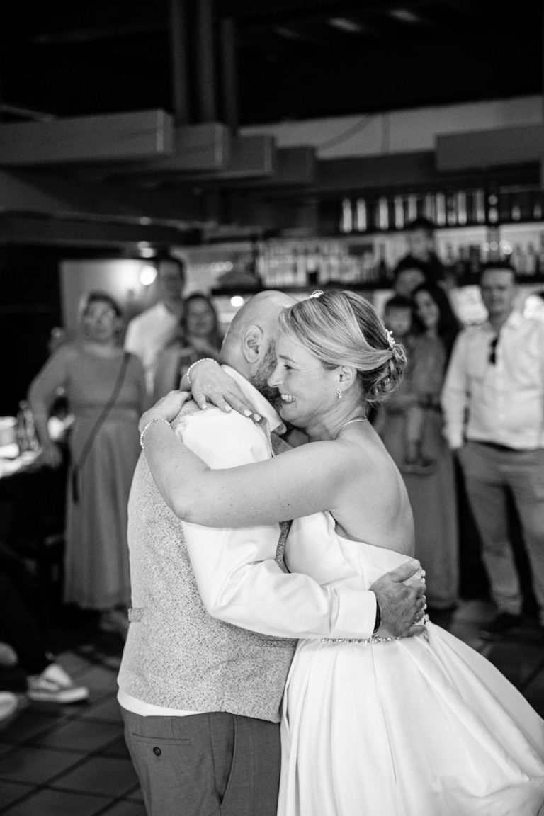 Hochzeitstanz in Ludwigsburg ungestelltes Bild und Emotional beim Hochzeitstanz in Ludwigsburg