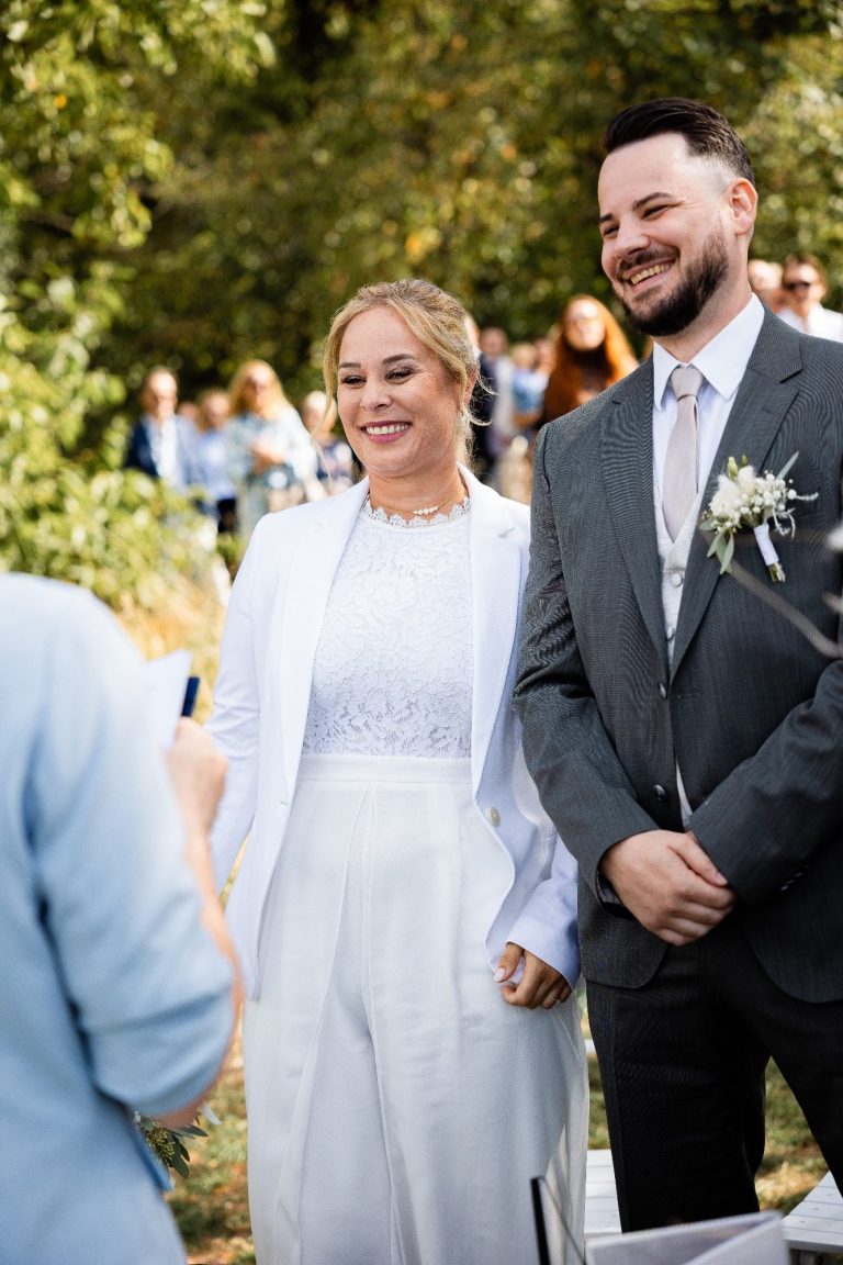 Die Braut Gloria sagt JA ich will ! Hier ist das Ja ! Gloria sagt Ja bei der Hochzeit