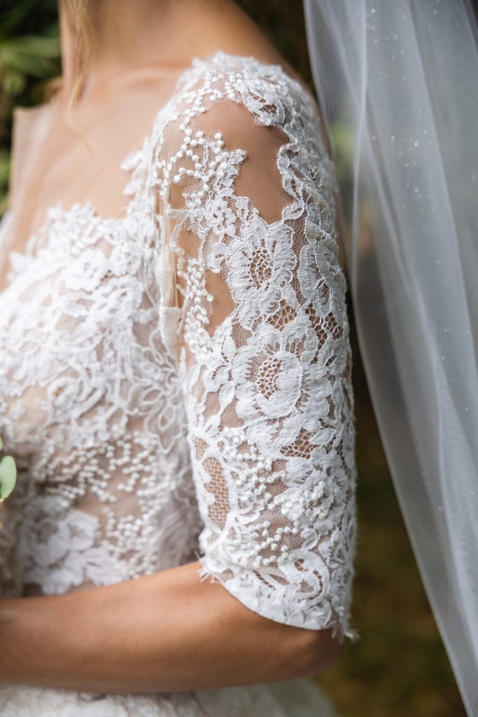 Hochzeit Karlsruhe – Brautkleid Details Details vom Brautkleid bei Hochzeit in Karlsruhe.
