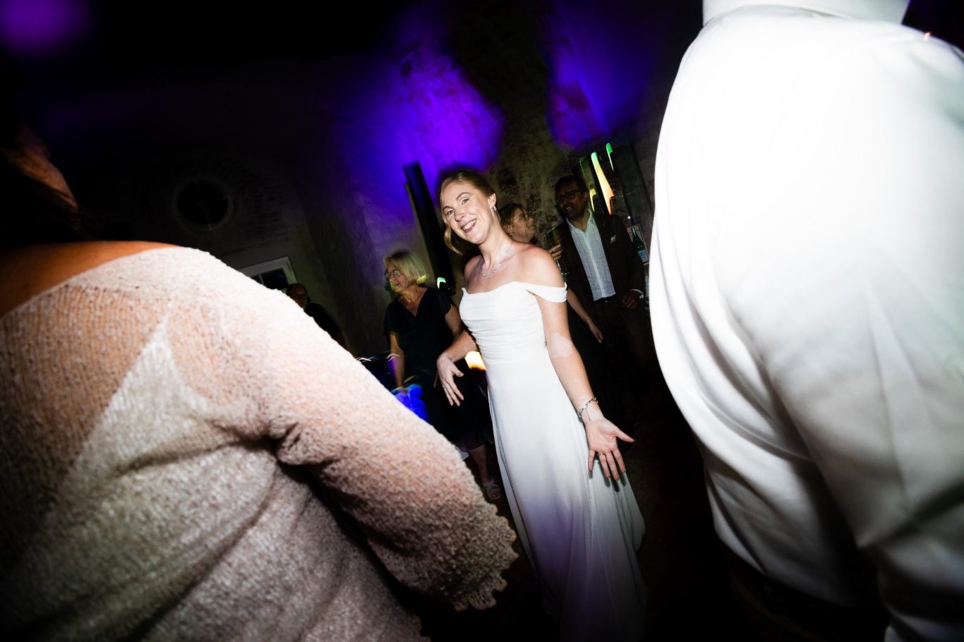 Partybild von der Braut