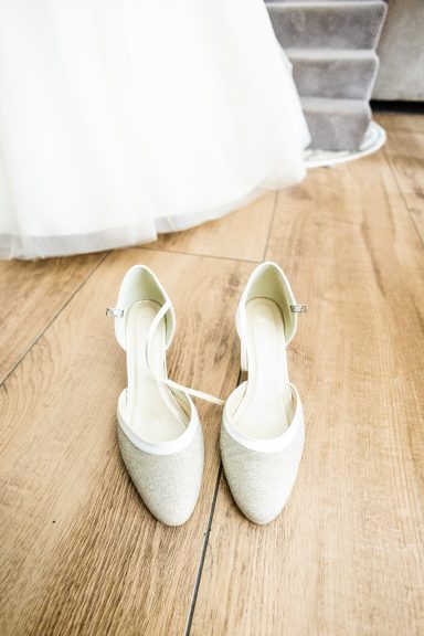 Elegante Brautschuhe bei Hochzeit in Stuttgart.