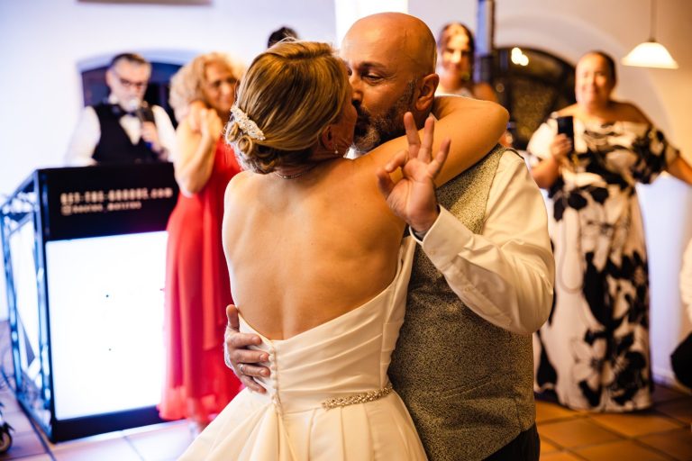 Mihail sagt Exzellent zum Hochzeitstanz Exzellent sagt Mihail zum Hochzeitstanz